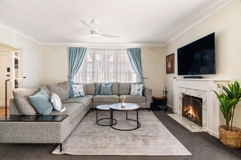Beaumaris Bayside Home with Fenced Garden and Fireplace - Beaumaris, Australia