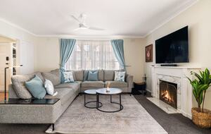 Beaumaris Bayside Home with Fenced Garden and Fireplace - Beaumaris, Australia