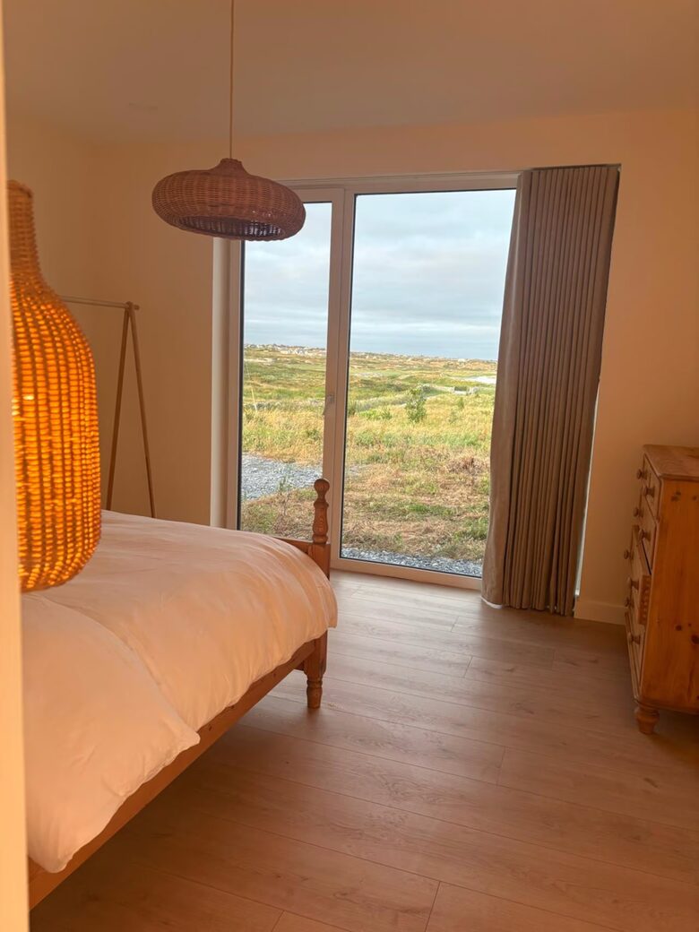 Atlantic Sunrise & Sunset | Private Coastal Home in Connemara - Ballynahown, Ireland