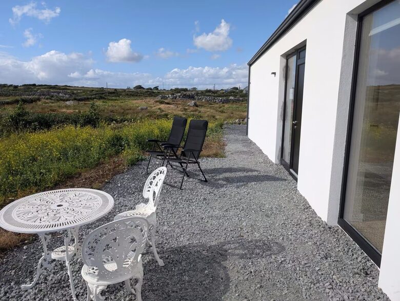 Atlantic Sunrise & Sunset | Private Coastal Home in Connemara - Ballynahown, Ireland