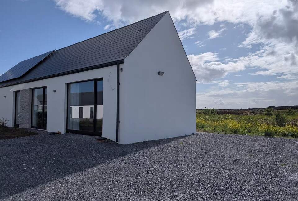 Atlantic Sunrise & Sunset | Private Coastal Home in Connemara - Ballynahown, Ireland
