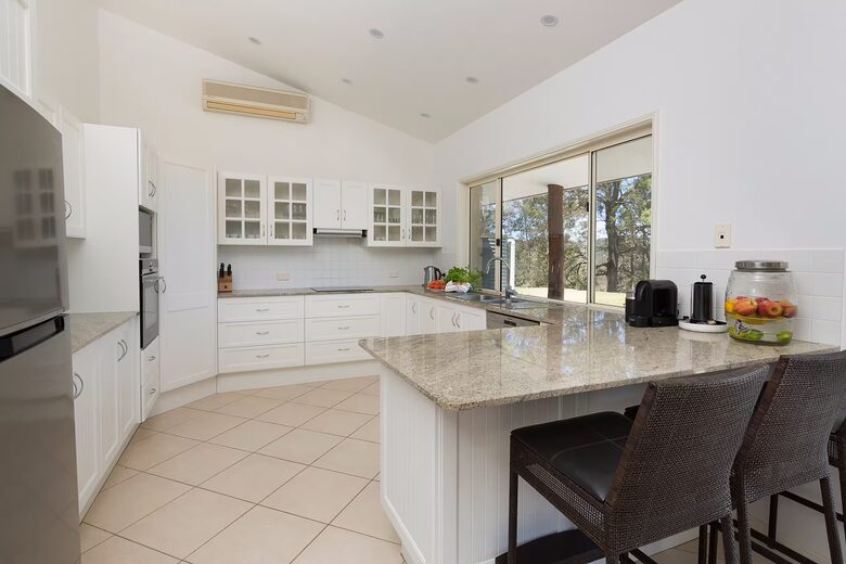 Hunter Valley Hilltop Retreat with Pool and Watagan Range Views - Mount View, Australia