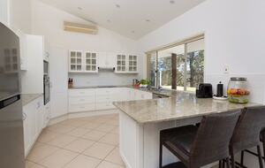 Hunter Valley Hilltop Retreat with Pool and Watagan Range Views - Mount View, Australia