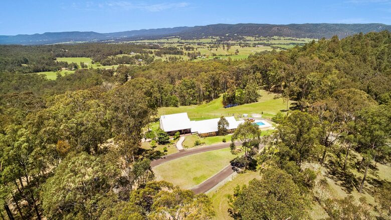 Hunter Valley Hilltop Retreat with Pool and Watagan Range Views - Mount View, Australia