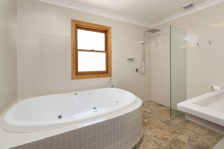 Hunter Valley Hilltop Retreat with Pool and Watagan Range Views - Mount View, Australia