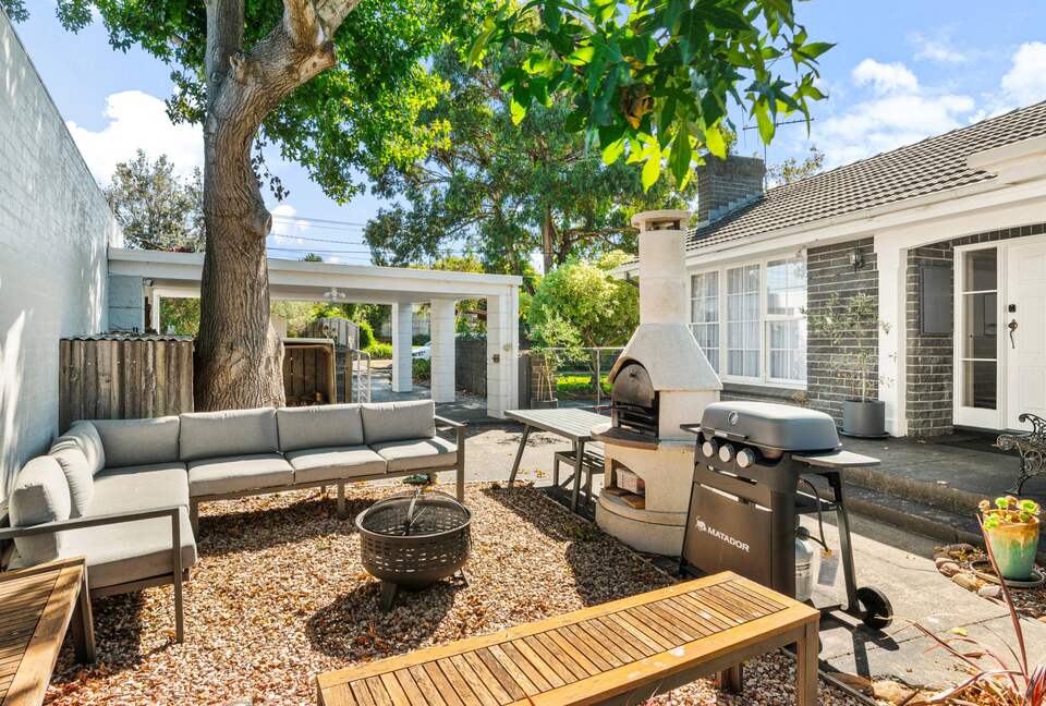 Beaumaris Bayside Home with Fenced Garden and Fireplace - Beaumaris, Australia
