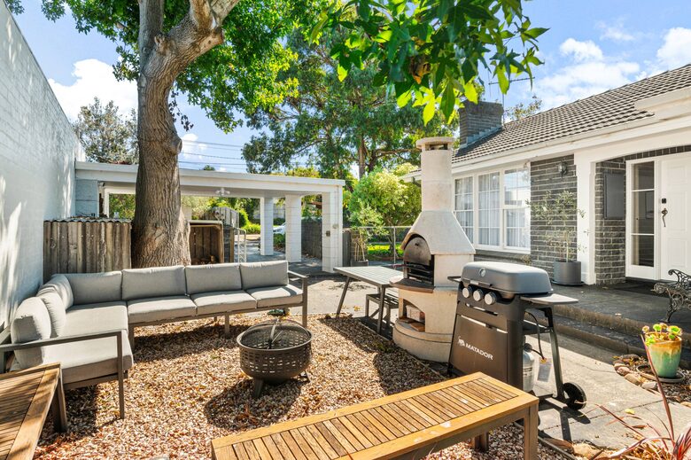 Beaumaris Bayside Home with Fenced Garden and Fireplace - Beaumaris, Australia