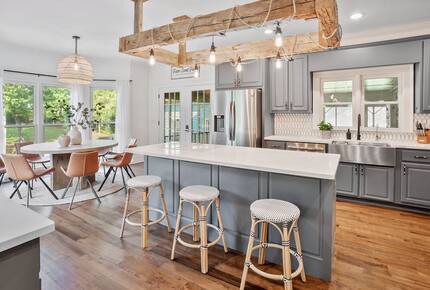 Private 35-Acre Farmhouse Retreat in North Georgia - Hoschton, Georgia