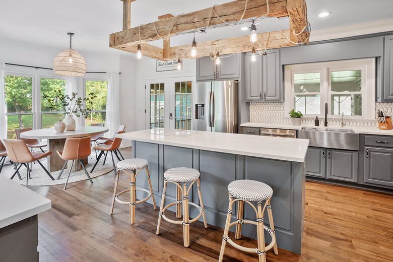 Private 35-Acre Farmhouse Retreat in North Georgia - Hoschton, Georgia