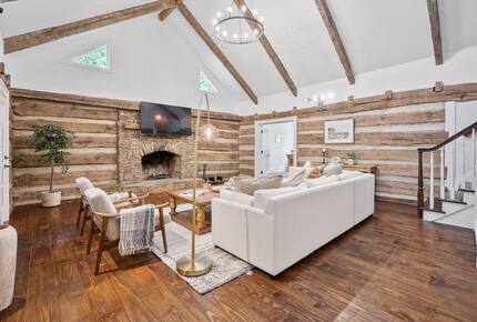 Private 35-Acre Farmhouse Retreat in North Georgia - Hoschton, Georgia