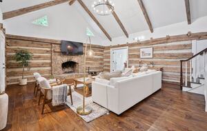 Private 35-Acre Farmhouse Retreat in North Georgia - Hoschton, Georgia