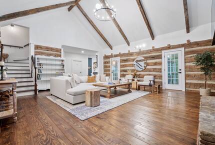 Private 35-Acre Farmhouse Retreat in North Georgia - Hoschton, Georgia
