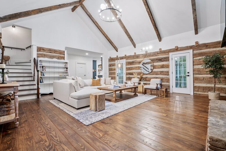 Private 35-Acre Farmhouse Retreat in North Georgia - Hoschton, Georgia