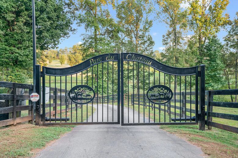 Private 35-Acre Farmhouse Retreat in North Georgia - Hoschton, Georgia