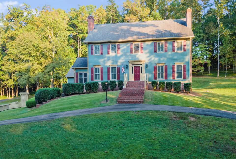 Private 35-Acre Farmhouse Retreat in North Georgia - Hoschton, Georgia