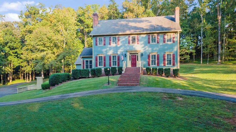 Private 35-Acre Farmhouse Retreat in North Georgia - Hoschton, Georgia