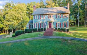 Private 35-Acre Farmhouse Retreat in North Georgia - Hoschton, Georgia