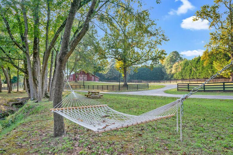 Private 35-Acre Farmhouse Retreat in North Georgia - Hoschton, Georgia