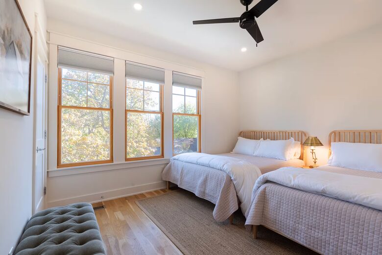 Downtown Fayetteville Cottage with Designer Finishes - Fayetteville, Arkansas