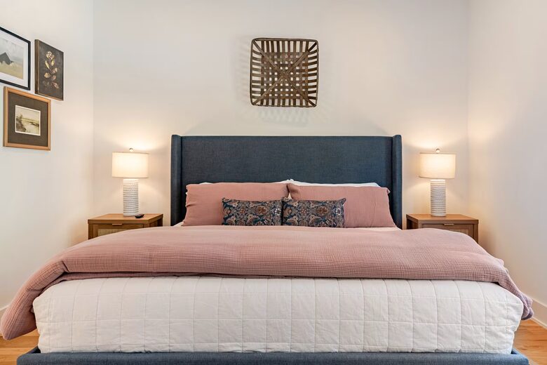 Downtown Fayetteville Cottage with Designer Finishes - Fayetteville, Arkansas