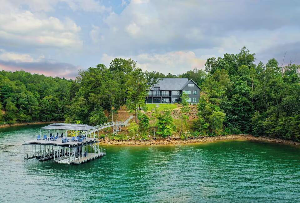 Expansive Waterfront Estate on Smith Lake - Bremen, Alabama