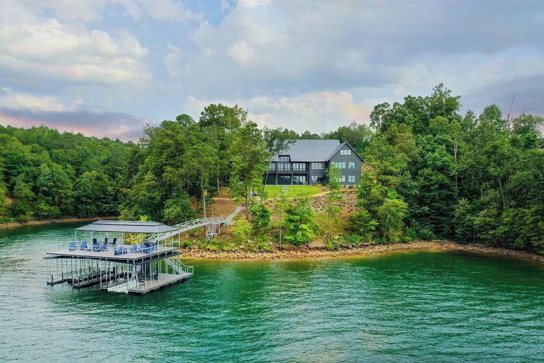 Expansive Waterfront Estate on Smith Lake - Bremen, Alabama