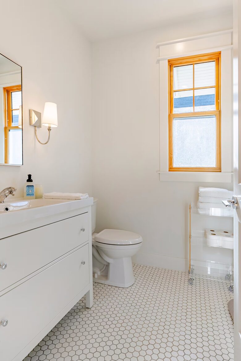 Downtown Fayetteville Cottage with Designer Finishes - Fayetteville, Arkansas