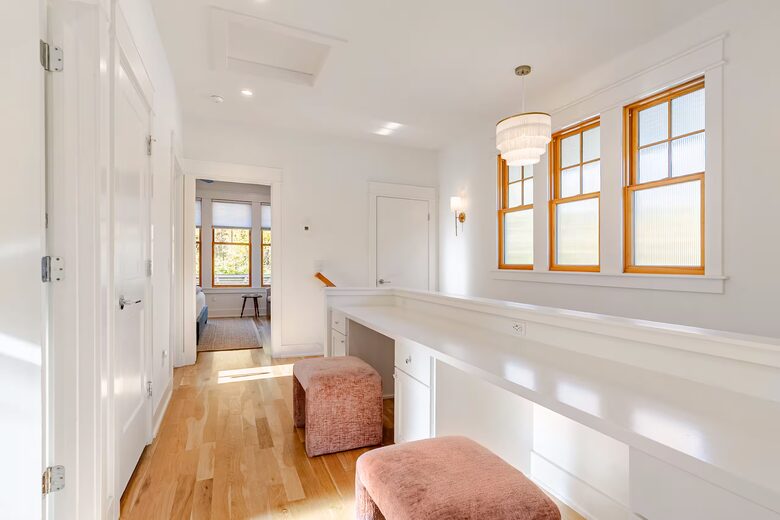 Downtown Fayetteville Cottage with Designer Finishes - Fayetteville, Arkansas
