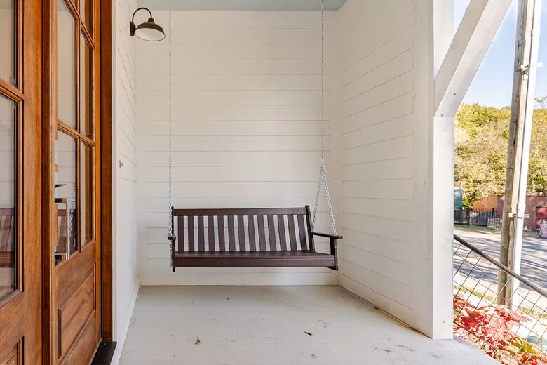 Downtown Fayetteville Cottage with Designer Finishes - Fayetteville, Arkansas