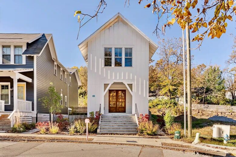 Downtown Fayetteville Cottage with Designer Finishes - Fayetteville, Arkansas