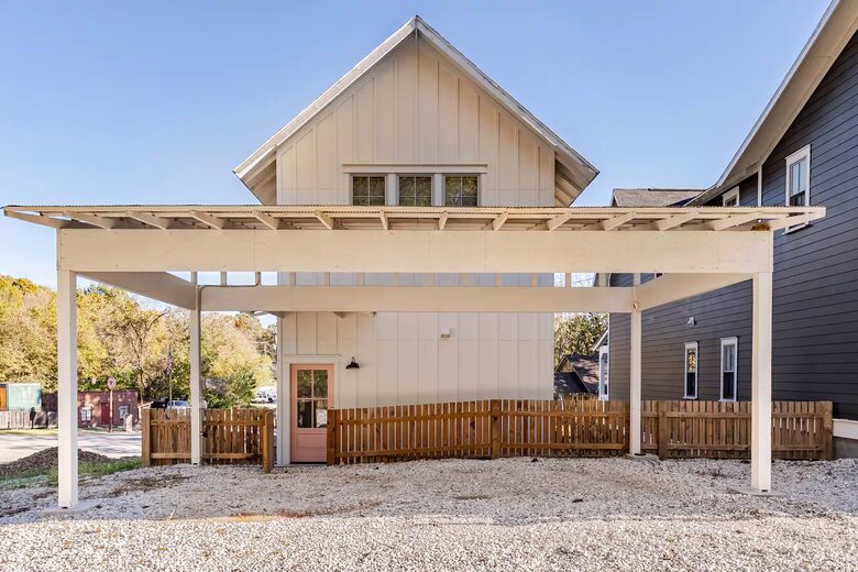 Downtown Fayetteville Cottage with Designer Finishes - Fayetteville, Arkansas