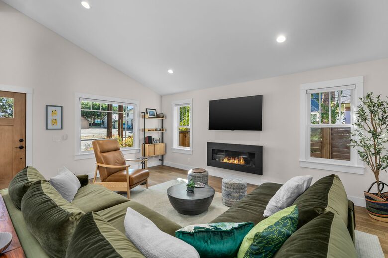 Downtown Bend Craftsman with Separate Guest Suite - Bend, Oregon