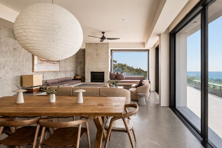 Contemporary Coastal Escape Above Eagle Bay - Eagle Bay, Australia