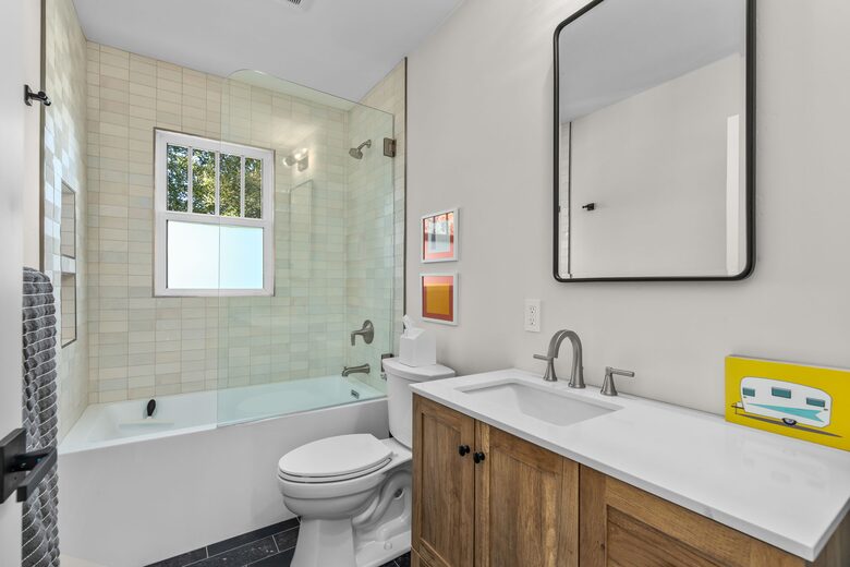 Downtown Bend Craftsman with Separate Guest Suite - Bend, Oregon
