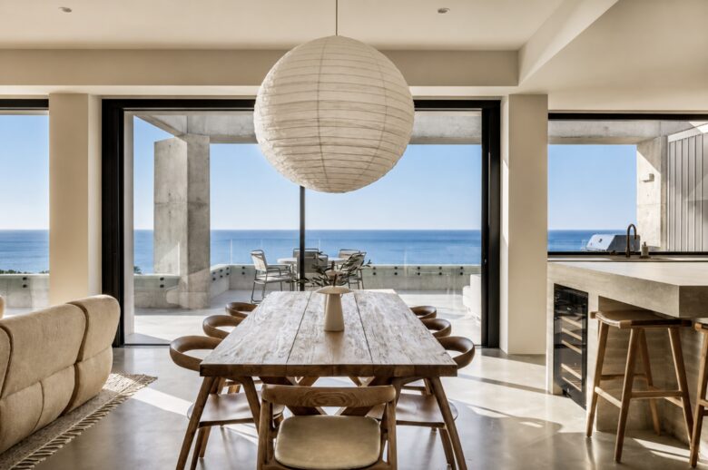 Contemporary Coastal Escape Above Eagle Bay - Eagle Bay, Australia