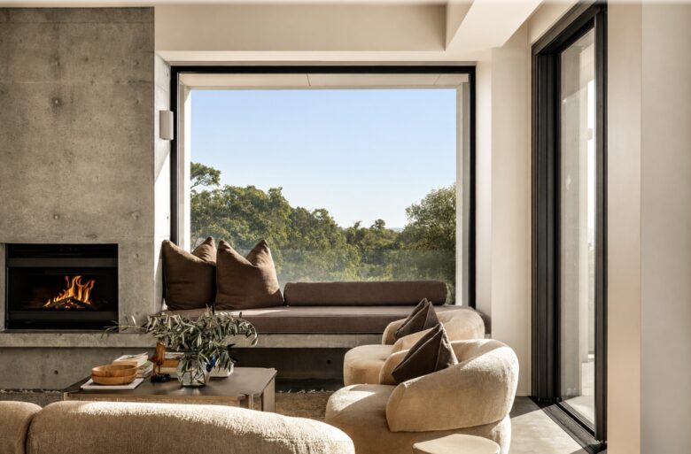 Contemporary Coastal Escape Above Eagle Bay - Eagle Bay, Australia