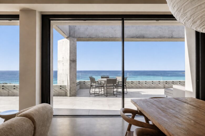 Contemporary Coastal Escape Above Eagle Bay - Eagle Bay, Australia