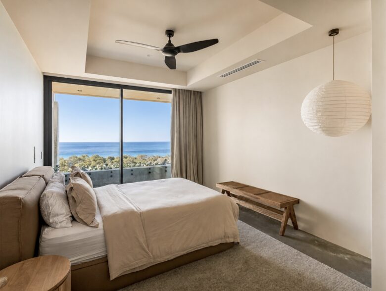 Contemporary Coastal Escape Above Eagle Bay - Eagle Bay, Australia