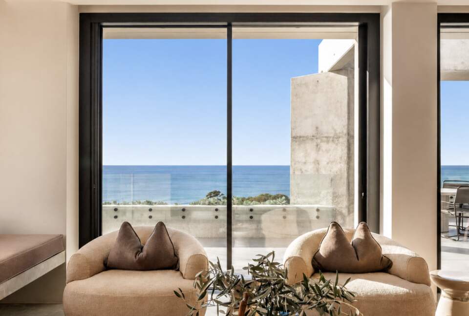 Contemporary Coastal Escape Above Eagle Bay - Eagle Bay, Australia