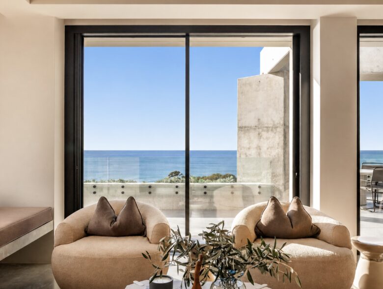Contemporary Coastal Escape Above Eagle Bay - Eagle Bay, Australia