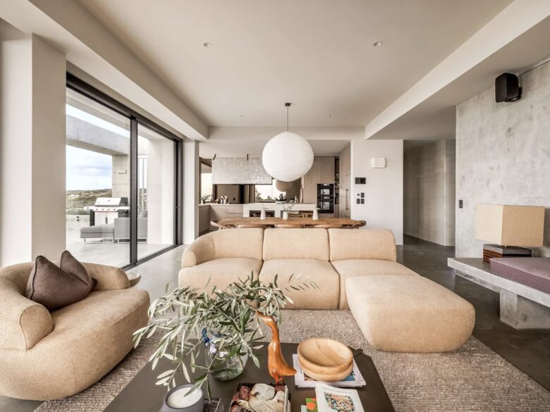Contemporary Coastal Escape Above Eagle Bay - Eagle Bay, Australia