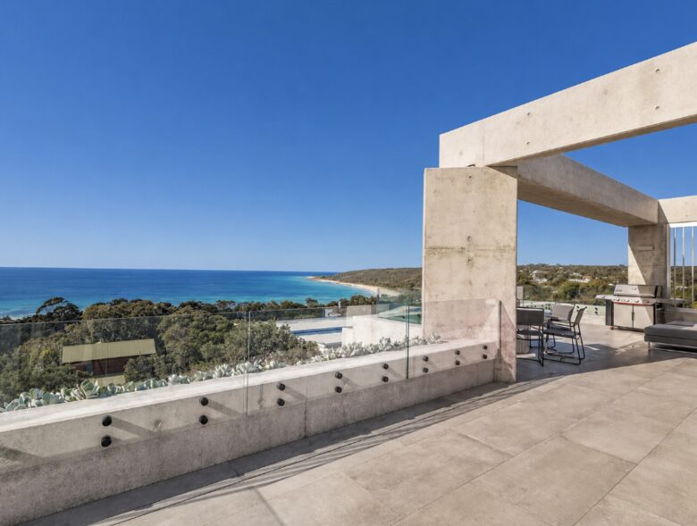 Contemporary Coastal Escape Above Eagle Bay - Eagle Bay, Australia