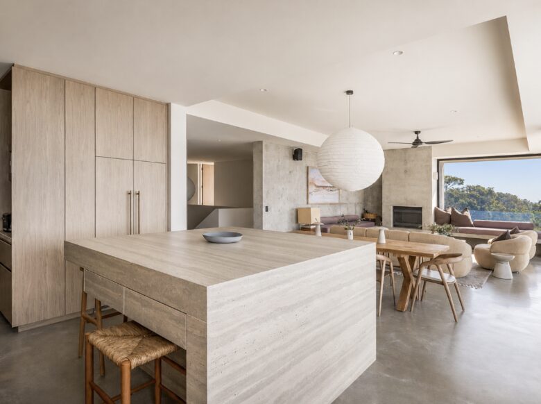 Contemporary Coastal Escape Above Eagle Bay - Eagle Bay, Australia