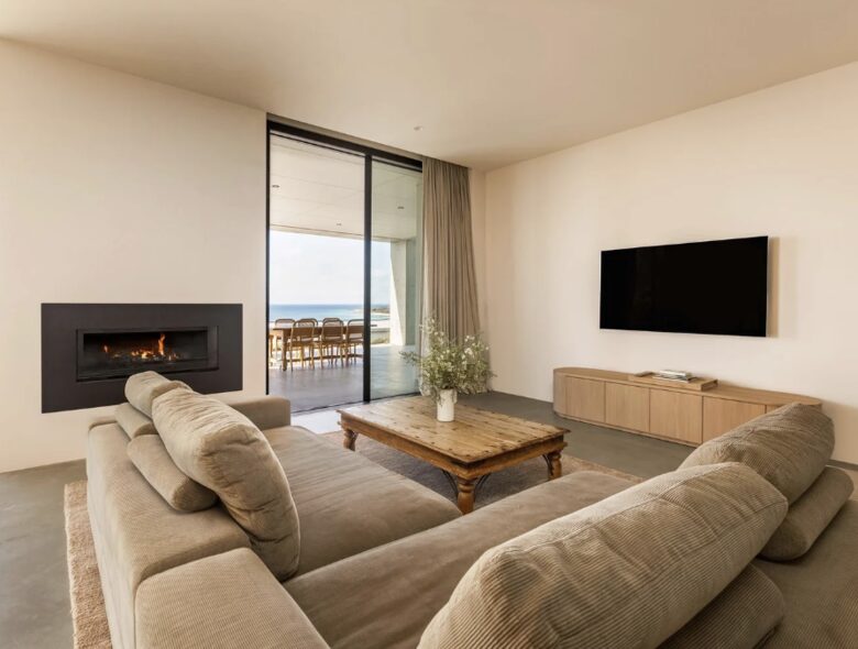 Contemporary Coastal Escape Above Eagle Bay - Eagle Bay, Australia