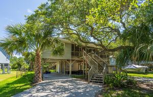 Edisto Island Beach Retreat with Screened Porch - Edisto Island, South Carolina