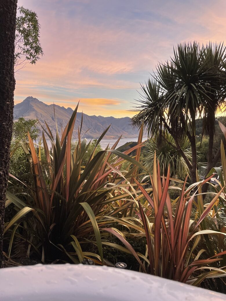 Queenstown Retreat with Lake Wakatipu & Mountain Views - Queenstown, New Zealand