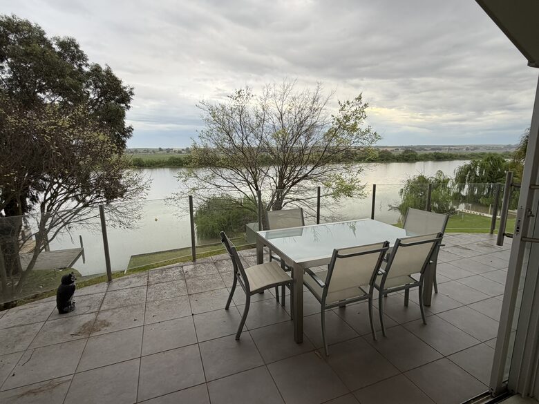 Contemporary White Sands Escape with Uninterrupted River Views - White Sands, Australia