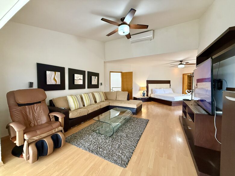 Ocean-View Villa in Punta Pelícanos - Cruz de Huanacaxtle, Mexico