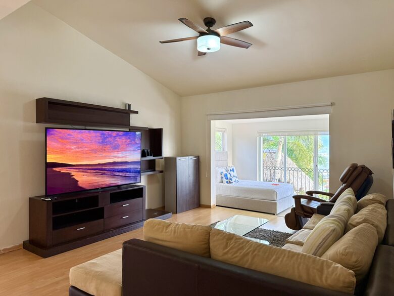 Ocean-View Villa in Punta Pelícanos - Cruz de Huanacaxtle, Mexico