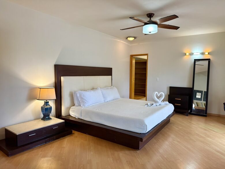 Ocean-View Villa in Punta Pelícanos - Cruz de Huanacaxtle, Mexico